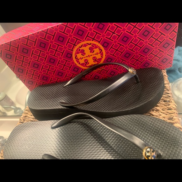 Tory Burch size 9 flip flops - Picture 1 of 6